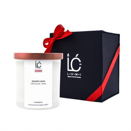 Snowflakes Scented Soy Candle (250ml) - Limited-Edition Christmas Scent